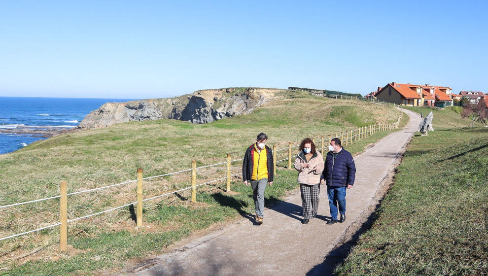 Finaliza la rehabilitación de la senda costera La Garita en Comillas