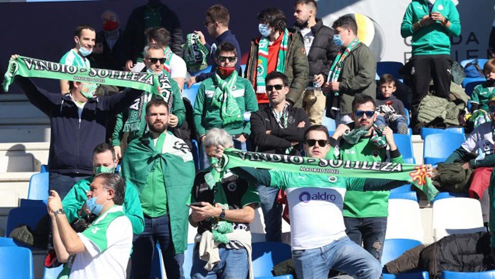 Aficionados del Racing en el Reina Sofía el pasado fin de semana