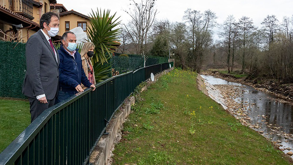 El consejero de Obras Públicas, Ordenación del Territorio y Urbanismo, José Luis Gochicoa, visita varias actuaciones de su departamento en el municipio