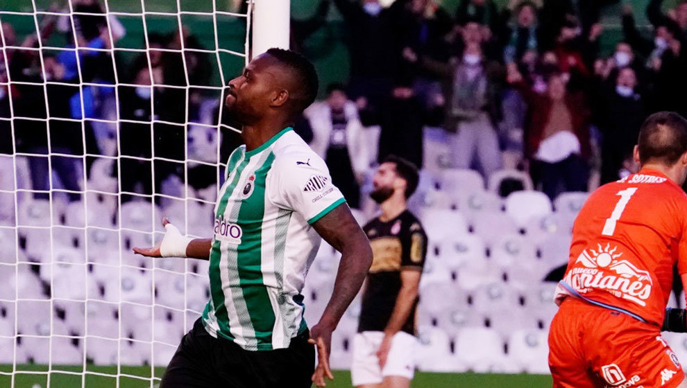 Cedric celebra uno de los tantos ante la Cultural Leonesa