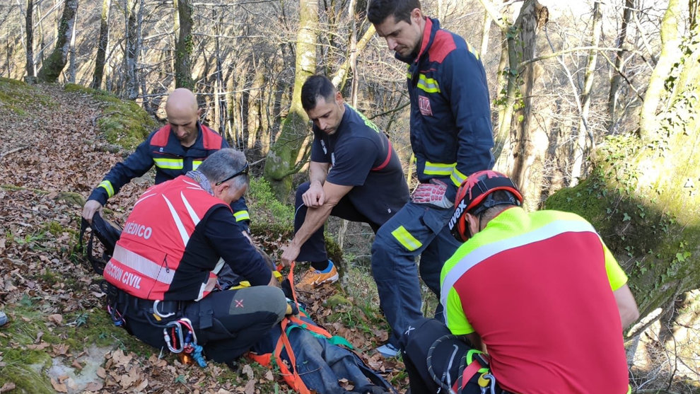 Rescate del hombre herido en un monte de Pandillo (Vega de Pas)

GOBIERNO DE CANTABRIA

23/3/2022