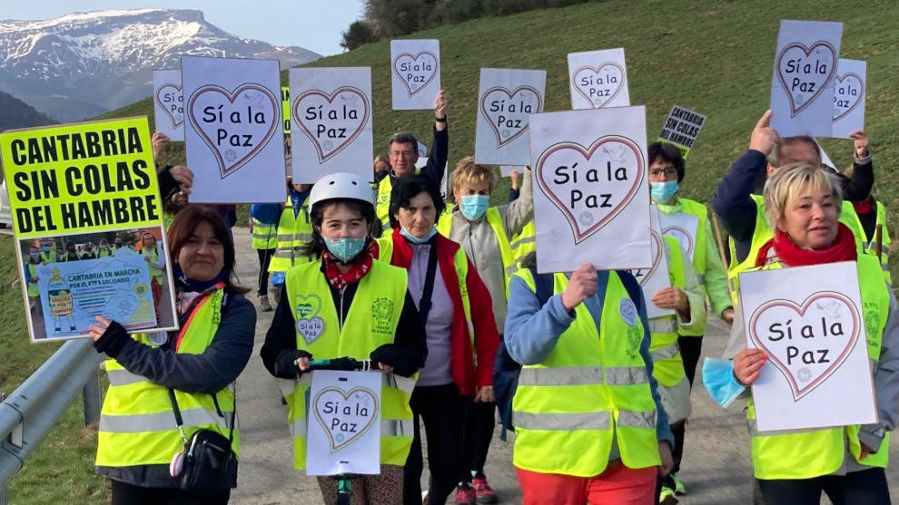 Participantes en la Marcha Cantabria Solidaria por el 0,77%