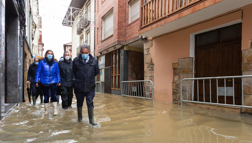 El presidente Revilla visita las inundaciones en la localidad de Ampuero 29 de noviembre de 2021