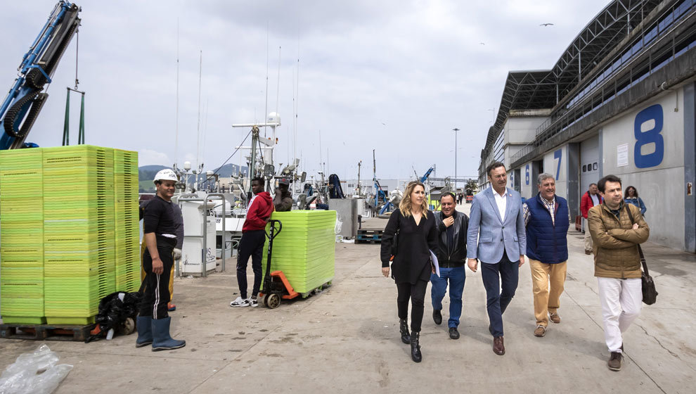 El Consejero De Desarrollo Rural, Ganadería, Pesca, Alimentación Y Medio Ambiente, Guillermo Blanco, Visita El Puerto De Santoña Para Comprobar La Descarga De La Costera De La Anchoa Y El Verdel