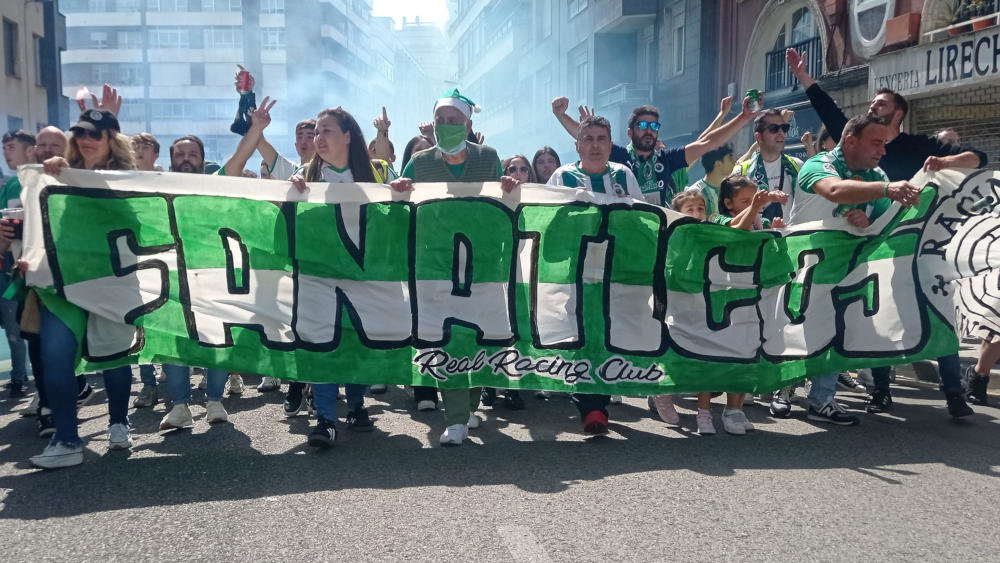 Aficionados del Racing celebrando una temporada para enmarcar | Foto: Asociación de Peñas Racinguistas