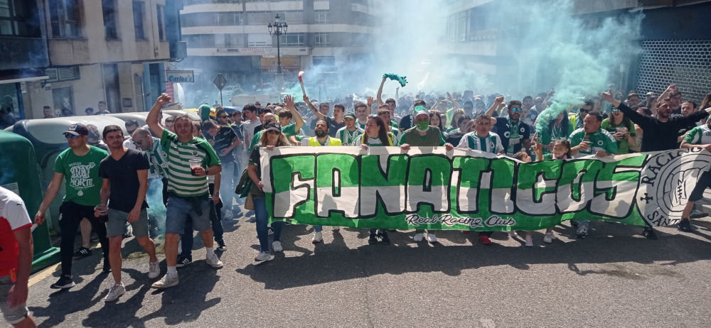 Aficionados del Racing celebrando una temporada para enmarcar | Foto: Asociación de Peñas Racinguistas