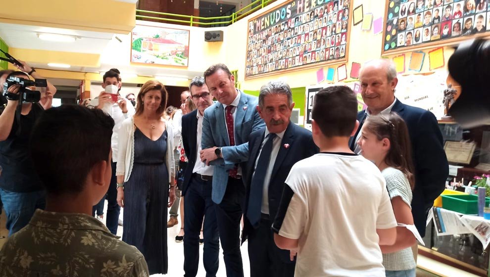 El Presidente De Cantabria, Miguel Angel Revilla; Los Consejeros De Educacion, Marina Lombo, Y De Medio Ambiente, Guillermo Blanco, Participan En Los Actos Organizados Por El CEIP Fernando De Los Rios Con Motivo Del Dia Mundial Del Reciclaje