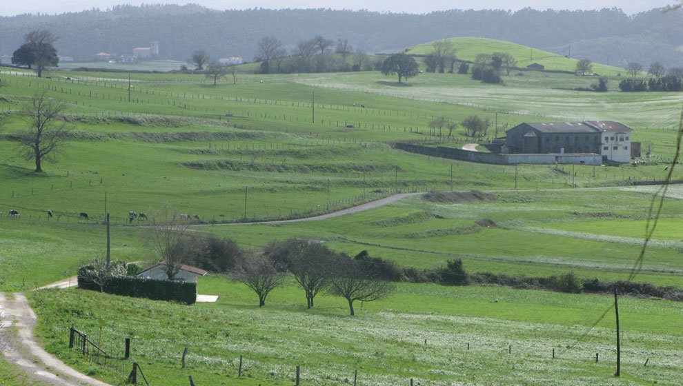 Paisaje rústico en el pueblo cántabro de Setién