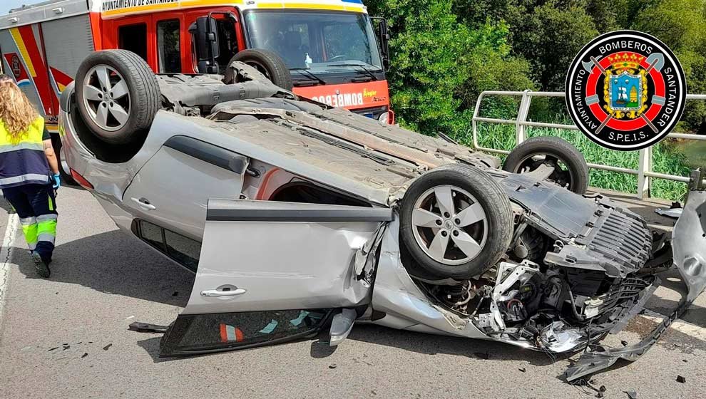 Accidente entre dos turismos en Villaescusa