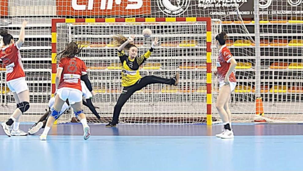 La portera Natalia López llega al Uneatlántico Pereda procedente del Balonmano Corrales