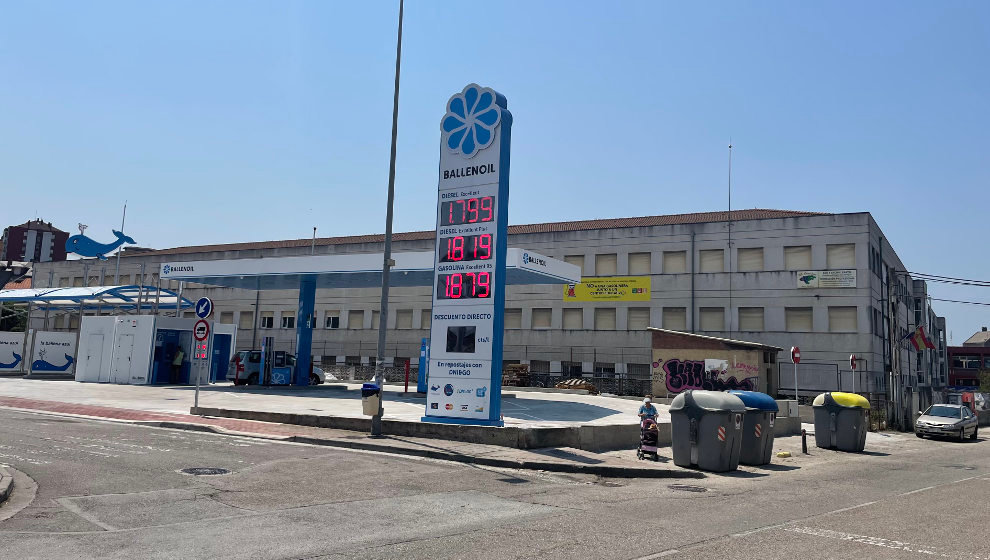 Gasolinera de Ballenoil junto al IES Cantabria | Foto: edc