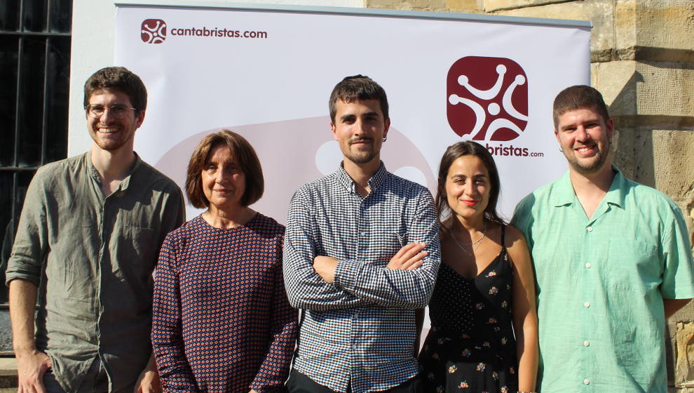 Manuel Núñez, Marián Bolado, Paulu Lobete, Judit Gutiérrez y Adrián Gómez, en un acto organizado por Cantabristas