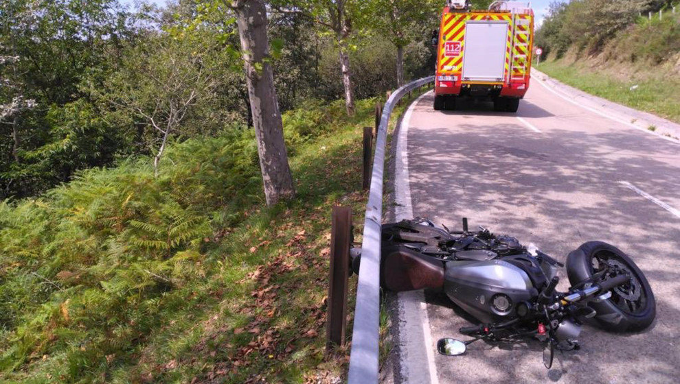 Colisión de motocicletas en Cabuérniga