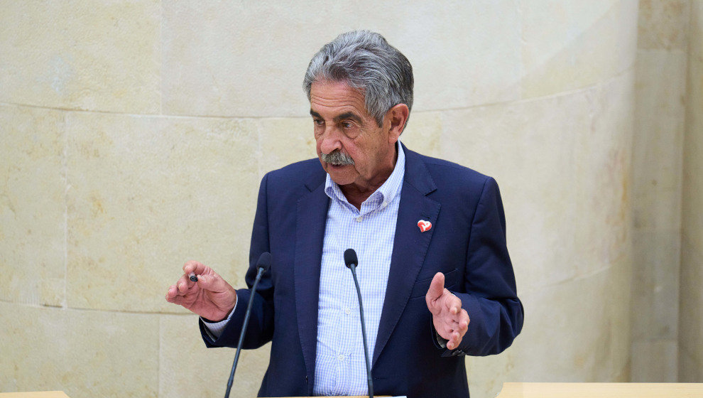 El presidente de Cantabria, Miguel Angel Revilla, en una intervención en el Pleno del Parlamento de Cantabria | Foto: Archivo