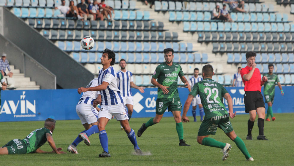 Un instante dle encuentro entre la R.S. Gimnástica de Torrelavega y el C.D. Arenteiro