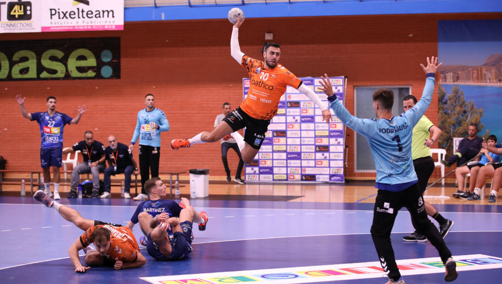 Jorge Prieto en una acción del partido