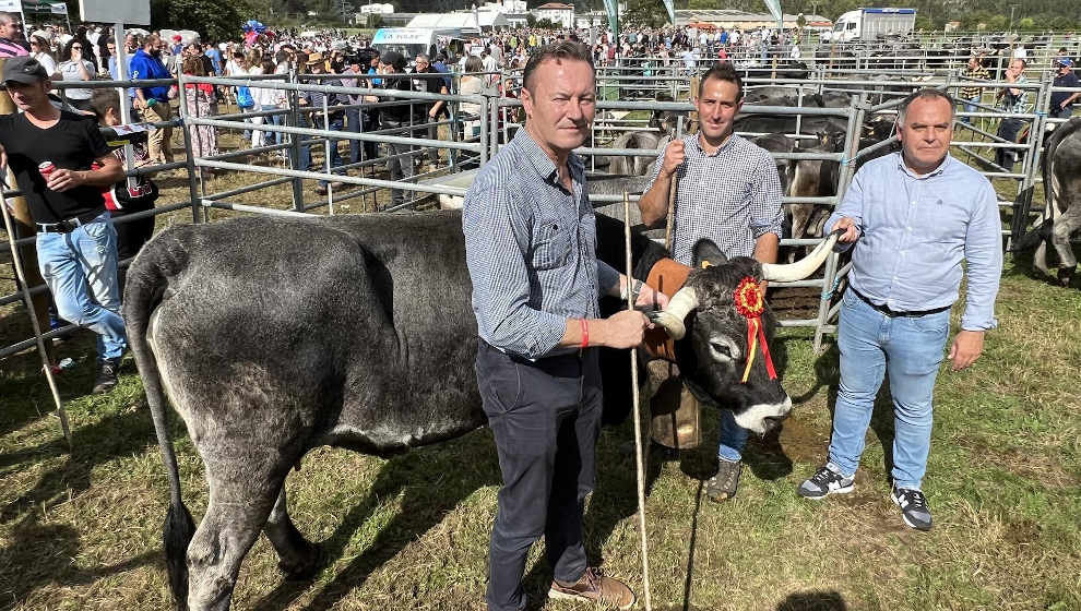 El consejero de Desarrollo Rural, Ganadería, Pesca, Alimentación y Medio Ambiente, Guillermo Blanco, en la Olimpiada del Tudanco