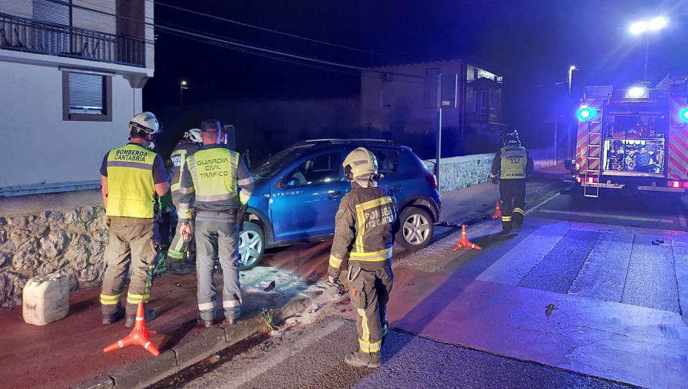 Vehículo accidentado a la altura de Hazas de Cesto. Foto: Twitter 112 Cantabria