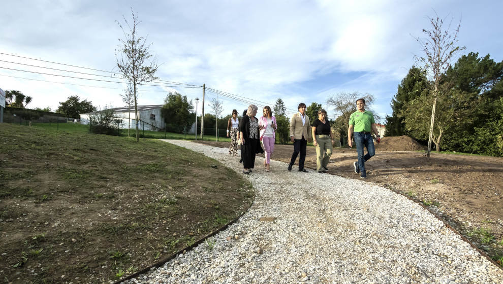 La Consejera De Presidencia, Interior, Justicia Y Acción Exterior, Paula Fernández, Y La Alcaldesa De Polanco, Rosa Díaz, Visitan La Mejora De Los Accesos A La Nueva Zona Deportiva Del Barrio De San Pedro