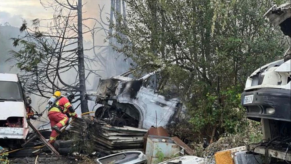 Incendio en el desguace ilegal de Villalbáñez