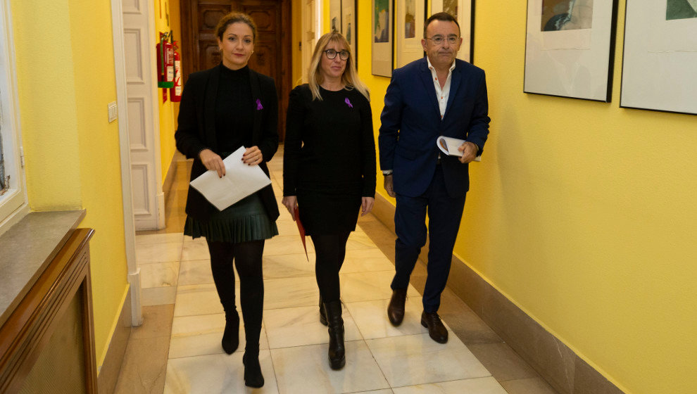 La delegada del Gobierno, Ainoa Quiñones; la consejera de Empleo, Eugenia Gómez de Diego; y el director territorial de la Inspección de Trabajo, Miguel Gálvez