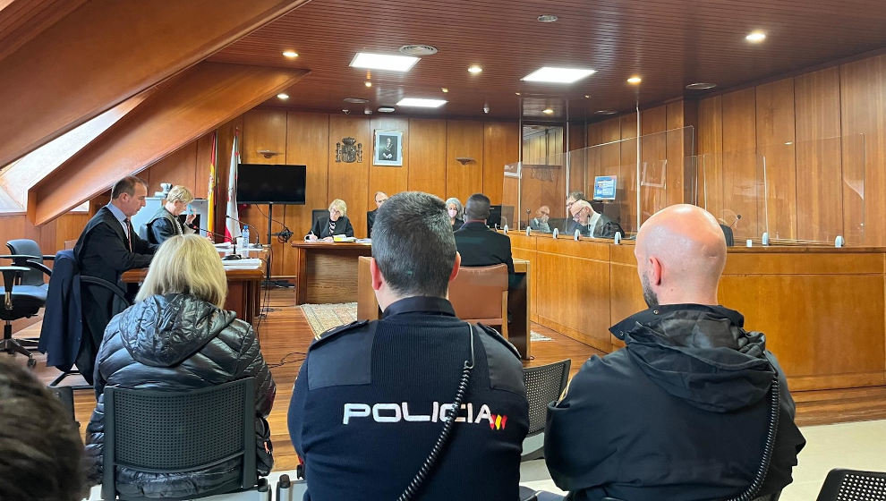 Juicio contra el acusado de violar a la hija de su pareja