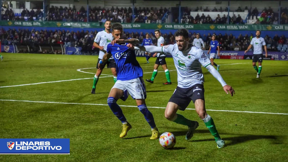 Eneko Satrústegui en una acción durante el partido | Foto: Linares Deportivo