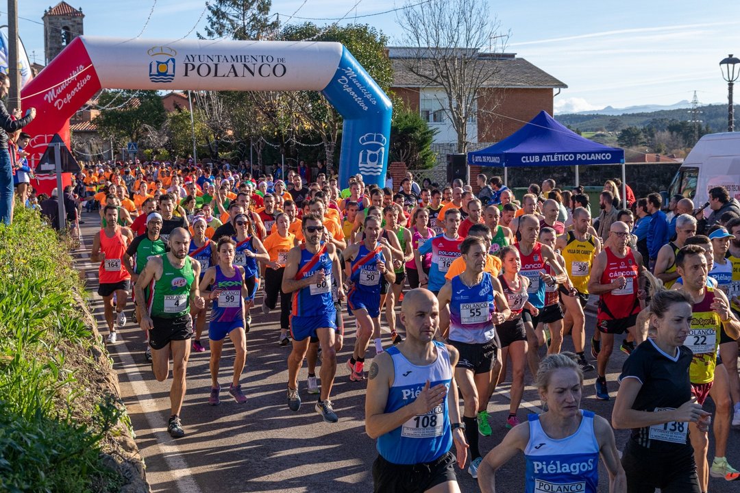 Participantes en la carrera de Nochebuena de Polanco