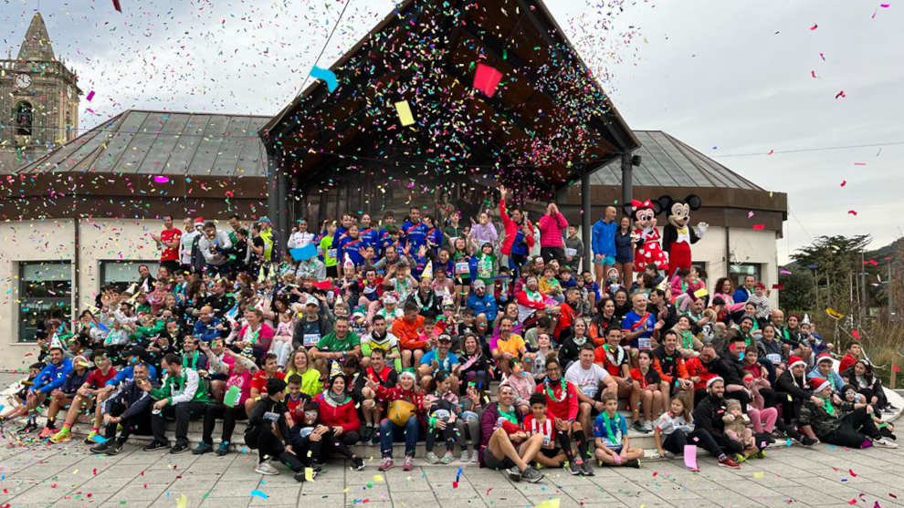 Foto de familia de la San Silvestre de Noja