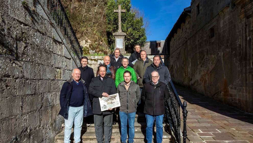 Reunión del consejero de Obras Públicas, José Luis Gochicoa, y alcaldes de Campoo