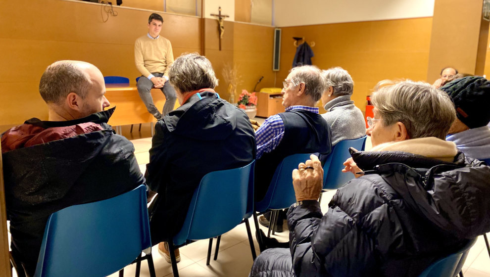 El portavoz del PSOE de Santander, Daniel Fernández, en la reunión con la Asociación de Vecinos de Pombo, Cañadío y el Ensanche