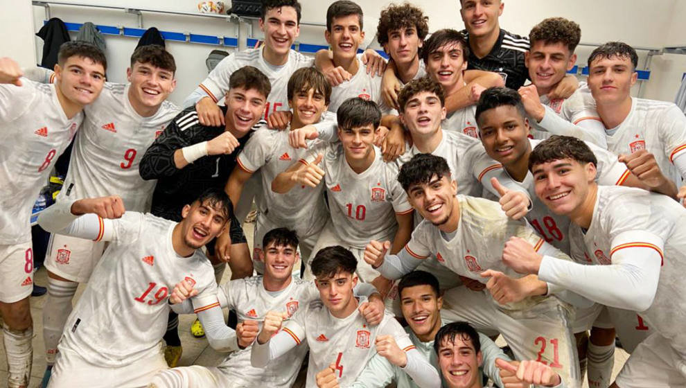 Celebración de la victoria de Selección Española Sub-18 tras su victoria sobre Italia