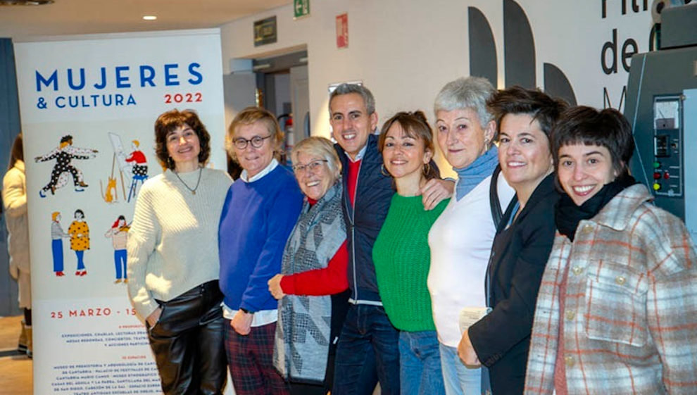 El vicepresidente y consejero de Universidades, Igualdad, Cultura y Deporte, Pablo Zuloaga, interviene en la presentación de la Memoria de Mujeres y Cultura 2022