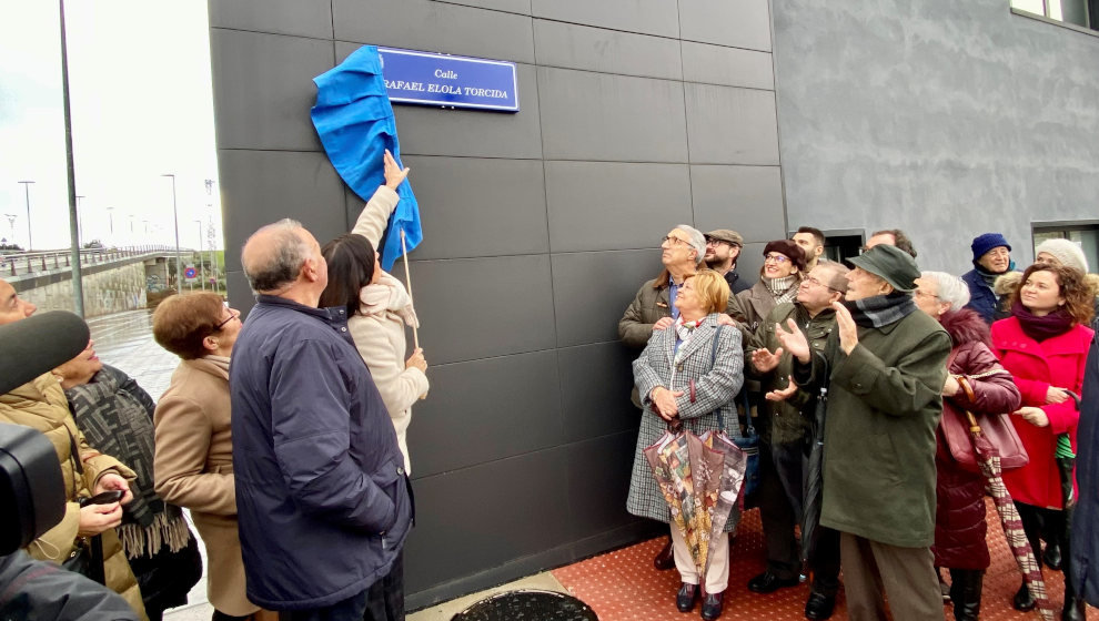 La alcaldesa, Gema Igual, inaugura la nueva calle Rafael Elola Torcida