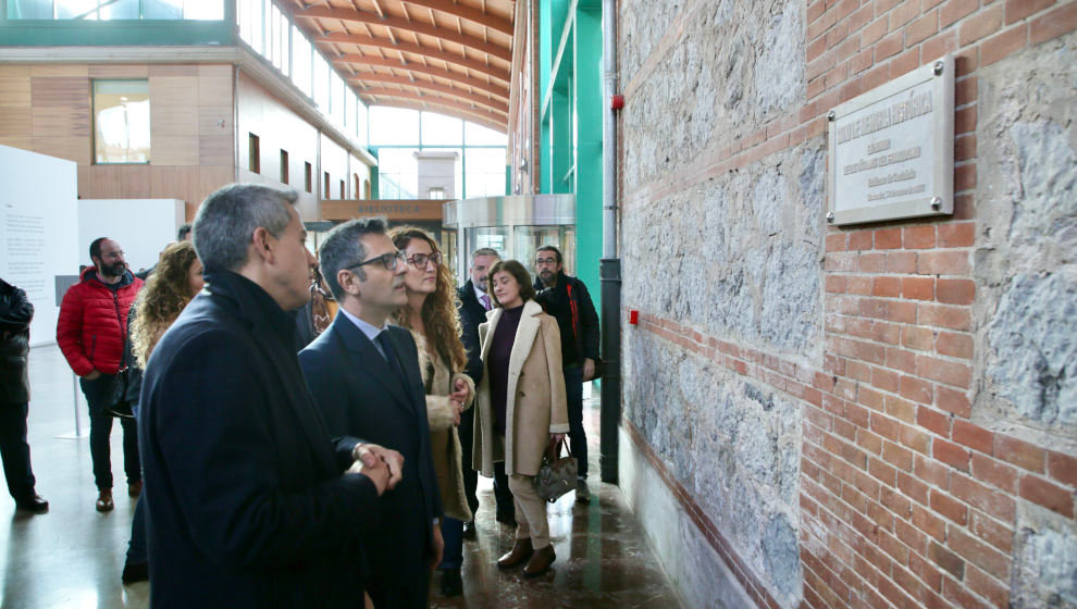 El ministro de Presidencia y Memoria Histórica, Félix Bolaños; el vicepresidente regional, Pablo Zuloaga, y la directora general de Memoria Histórica