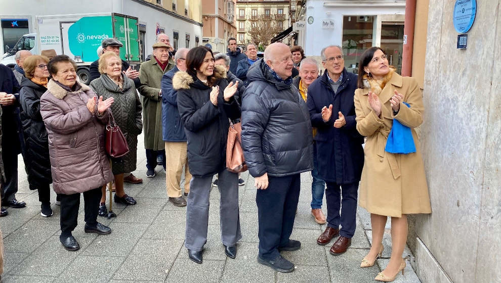 Descubrimiento de la placa de Marcial Solana en la ruta Ilustres Santander