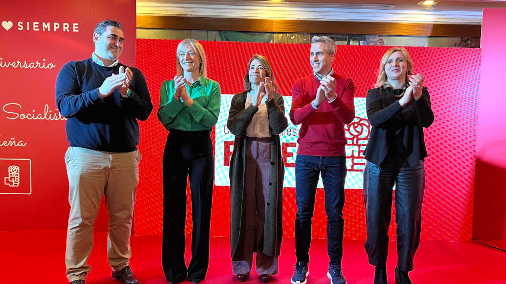 La ministra de Transportes, Raquel Sánchez, el vicepresidente de Cantabria, Pablo Zuloaga, la alcaldesa de Castro Urdiales, Susana Herrán y el secretario del PSOE de Castro, Pablo Antuñano