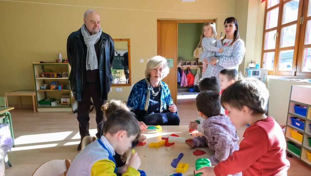 La consejera de Educación y Formación Profesional, Marina Lombó, visita el colegio Villasuso de Cieza junto al alcalde en funciones del municipio, Luis Herrera, para inspeccionar las obras de mejora realizadas