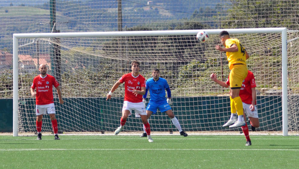 Partido entre el CD Laredo y el filial del Lugo de la primera vuelta