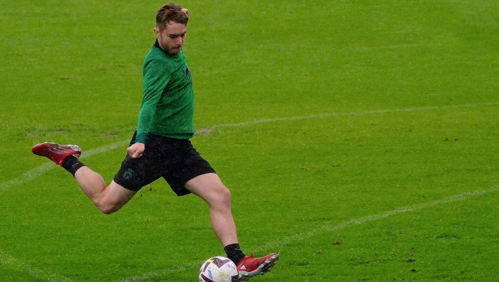 Peque durante un entrenamiento con el Racing