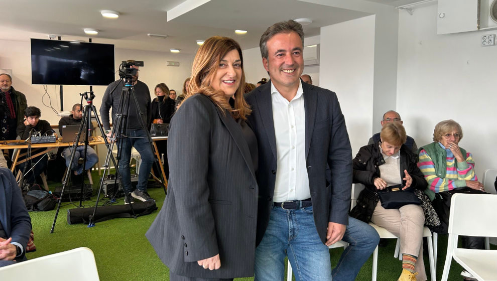 La presidenta del PP, María José Sáenz de Buruaga, en la presentación de la candidatura de Diego Movellán a la Alcaldía de Camargo