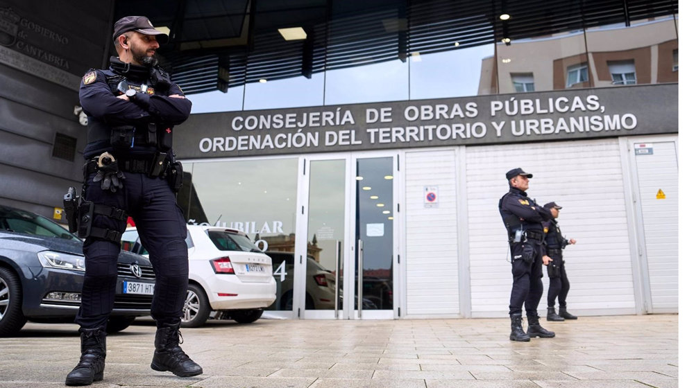 Sede de Obras Públicas acordonada por la Policía Nacional