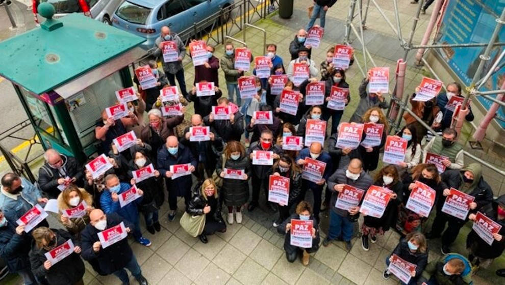 Concentración de UGT y CCOO en Cantabria contra la guerra en Ucrania