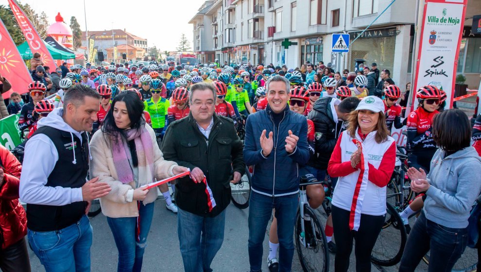 Imagen de las autoridades en la