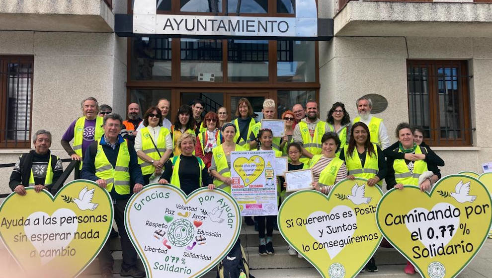 La Marcha Solidaria frente al Ayuntamiento de Valle de Villaverde