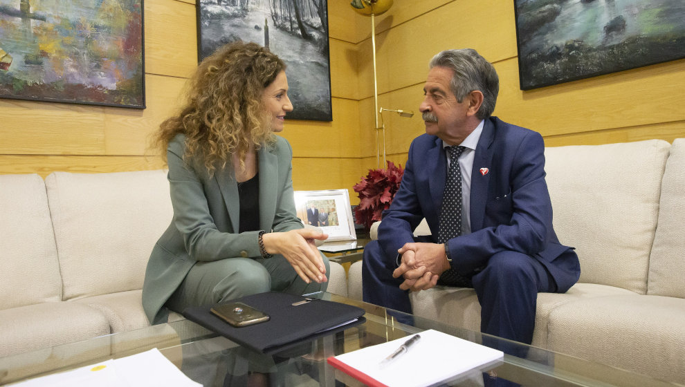 La delegada del Gobeirno en Cantabria, Ainoa Quiñones, y el presidente de Cantabria, Miguel Ángel Revilla