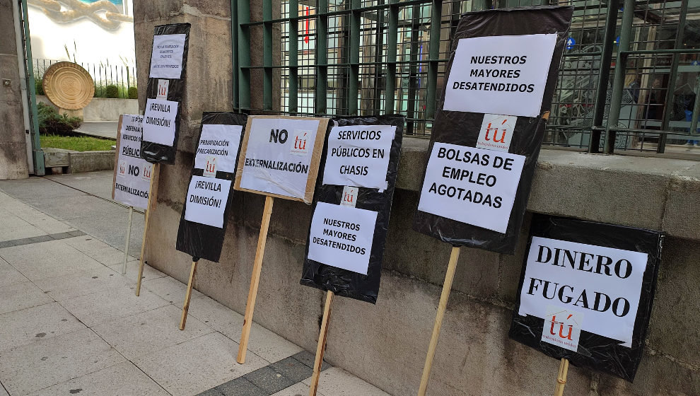 Pancartas frente al Gobierno en la concentración del sindicato TÚ