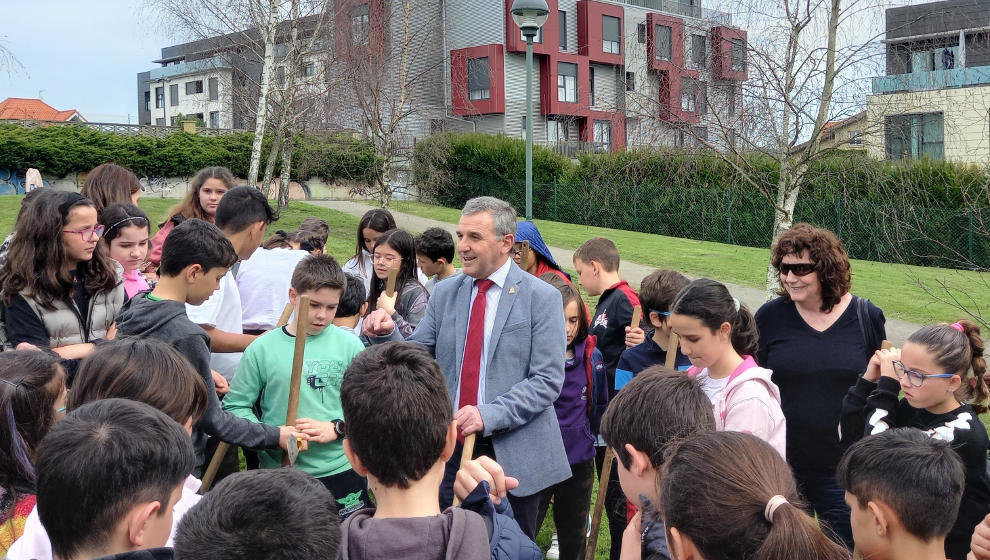  Santa Cruz de Bezana celebra la Semana del Medio Ambiente con una plantación de árboles, charlas y el reparto de plantas aromáticas 