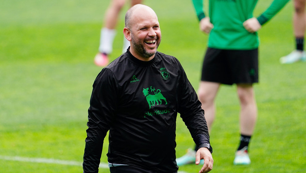 El entrenador del Racing, José Alberto