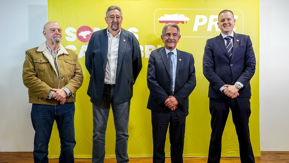 El líder del PRC, Miguel Ángel Revilla, con los candidatos a las alcaldías de Los Corrales, San Felices y Cieza